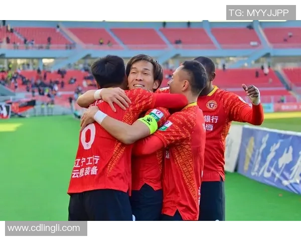 铁人足球明星的传奇故事与成就揭秘